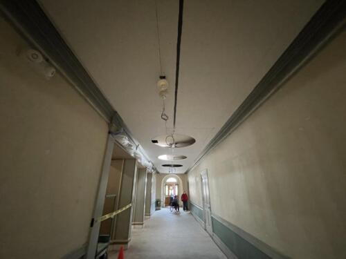 Gallery ceiling no compound