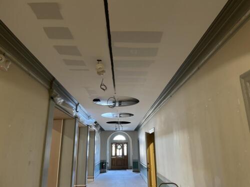 Gallery ceiling with compound